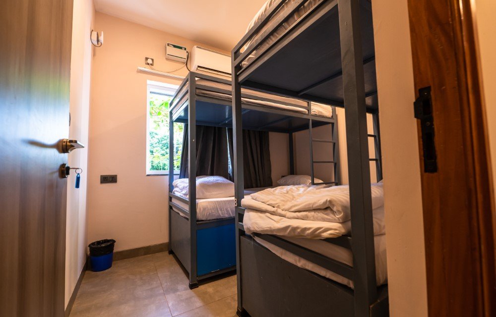 La Roche Poshtel 8 Bed Mixed Dorm Image