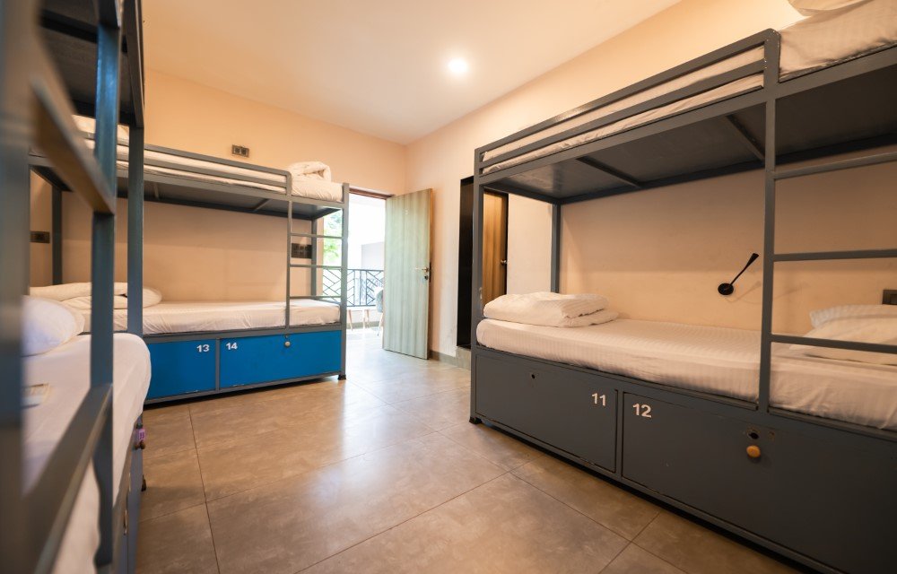 La Roche Poshtel 6 Bed Female Dorm Image