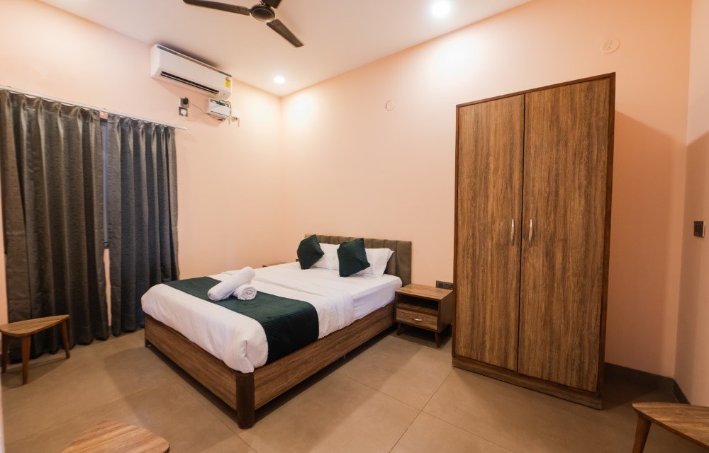 La Roche Poshtel Deluxe Room Image