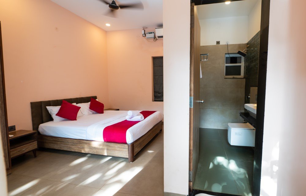La Roche Poshtel Planning Short Stays in Busy Beach Towns Without Sacrificing Comfort Image